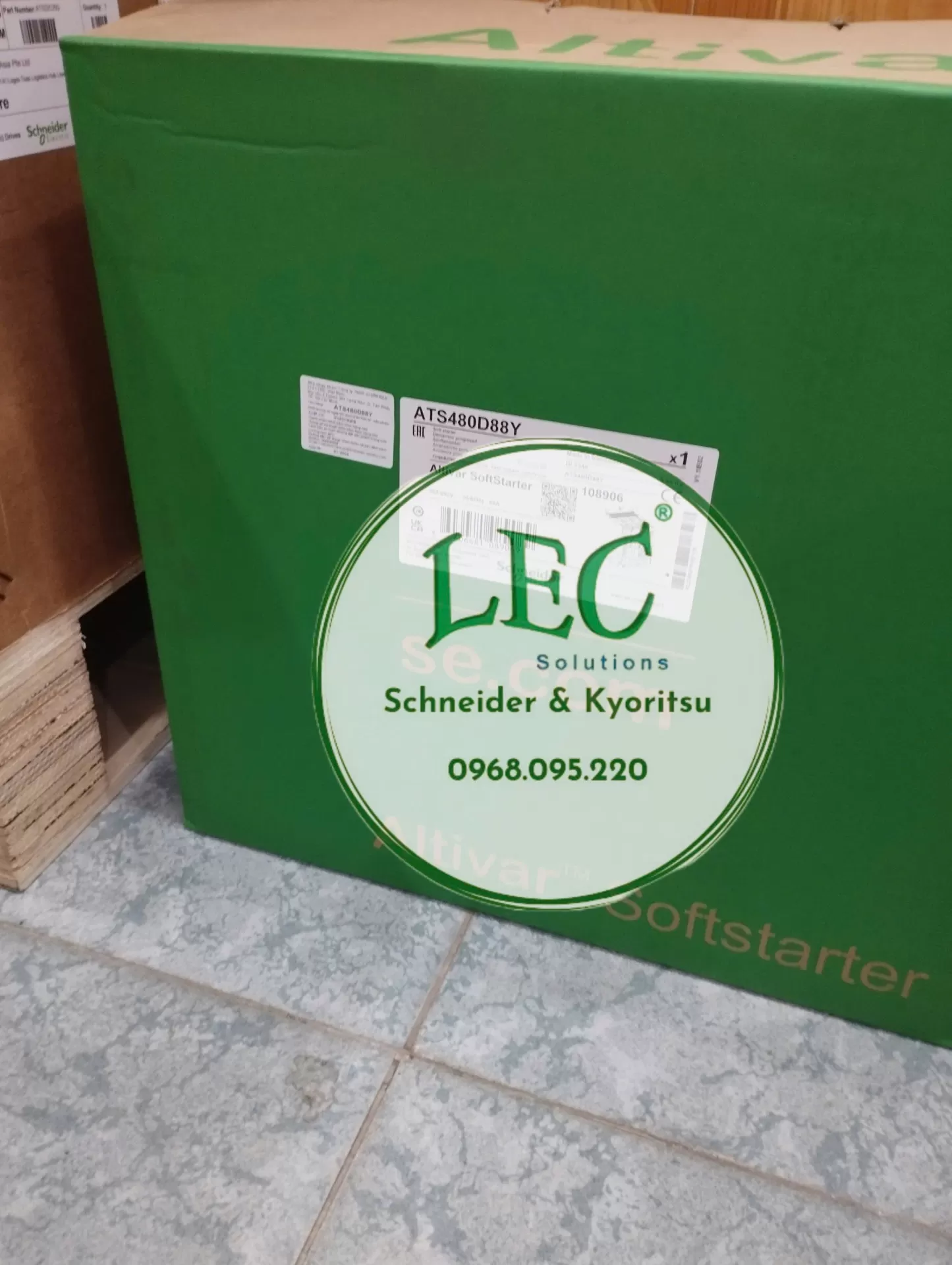 ATS480D88Y - Bộ khởi động mềm, Altistart 480, 88A, 208 đến 690V AC, nguồn điều khiển 110 đến 230V AC