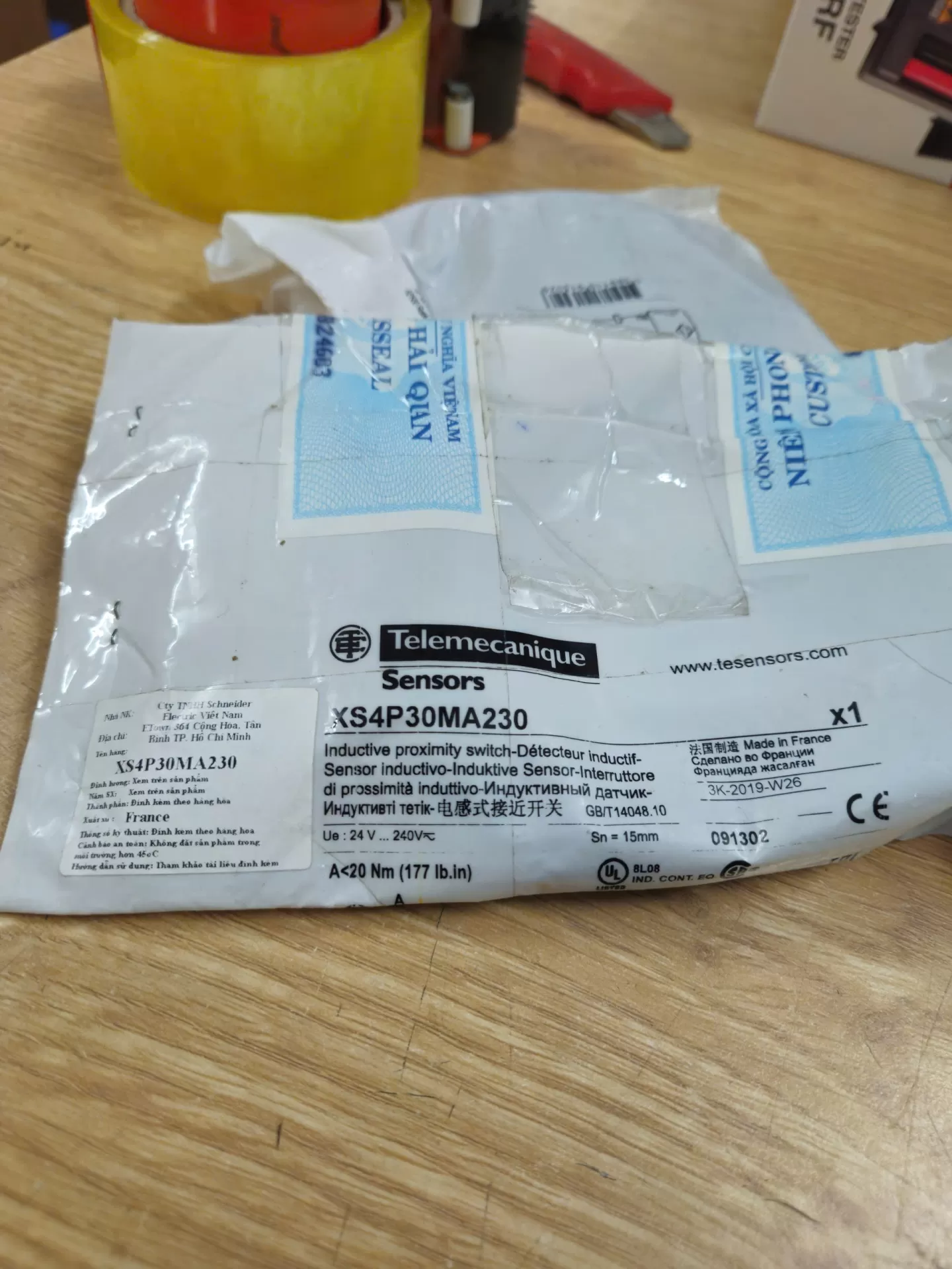 XS4P30MA230 - Cảm biến tiệm cận cảm ứng XS4 M30, L62mm, PPS, Sn15mm, 24...240VAC/DC, cable 2 m