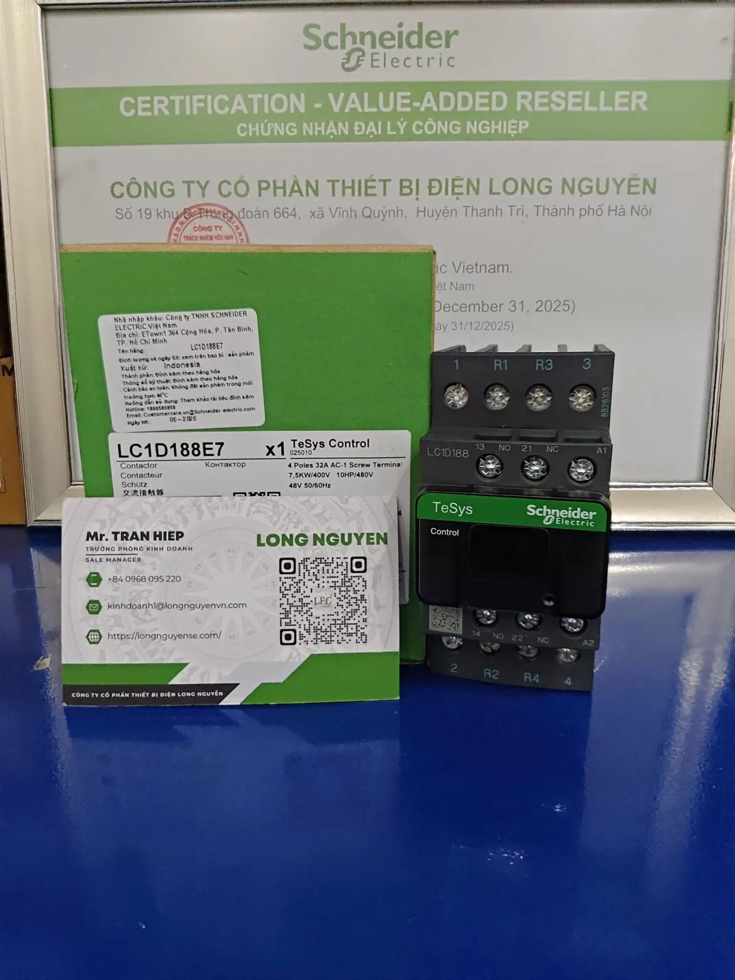 Khởi động từ LC1D188E7 - 4P(2 NO + 2 NC) - AC-1 -