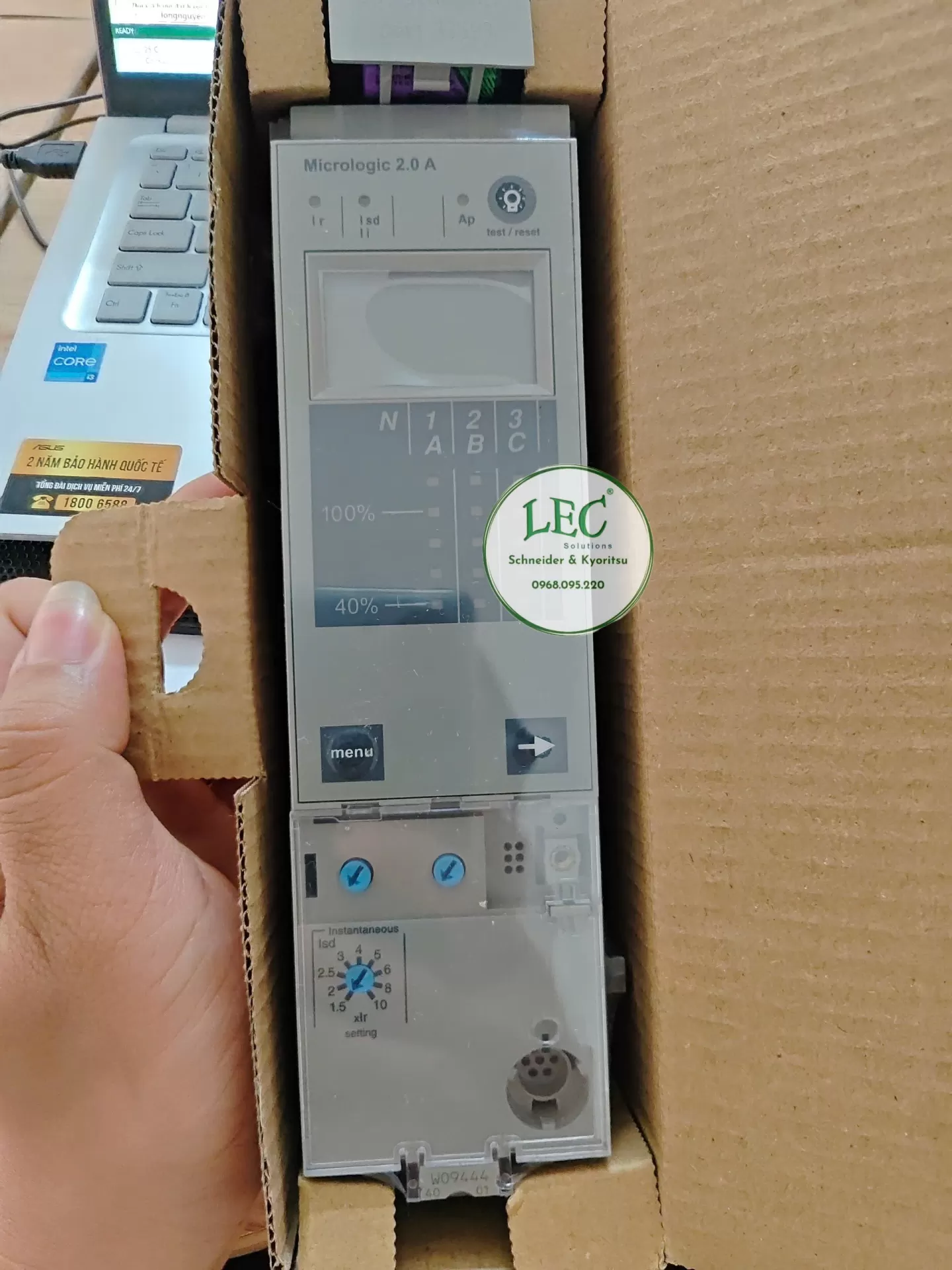 33071 - Bộ điều khiển Micrologic 2.0 A, bảo vệ cơ bản LI, có màn hình Ampe