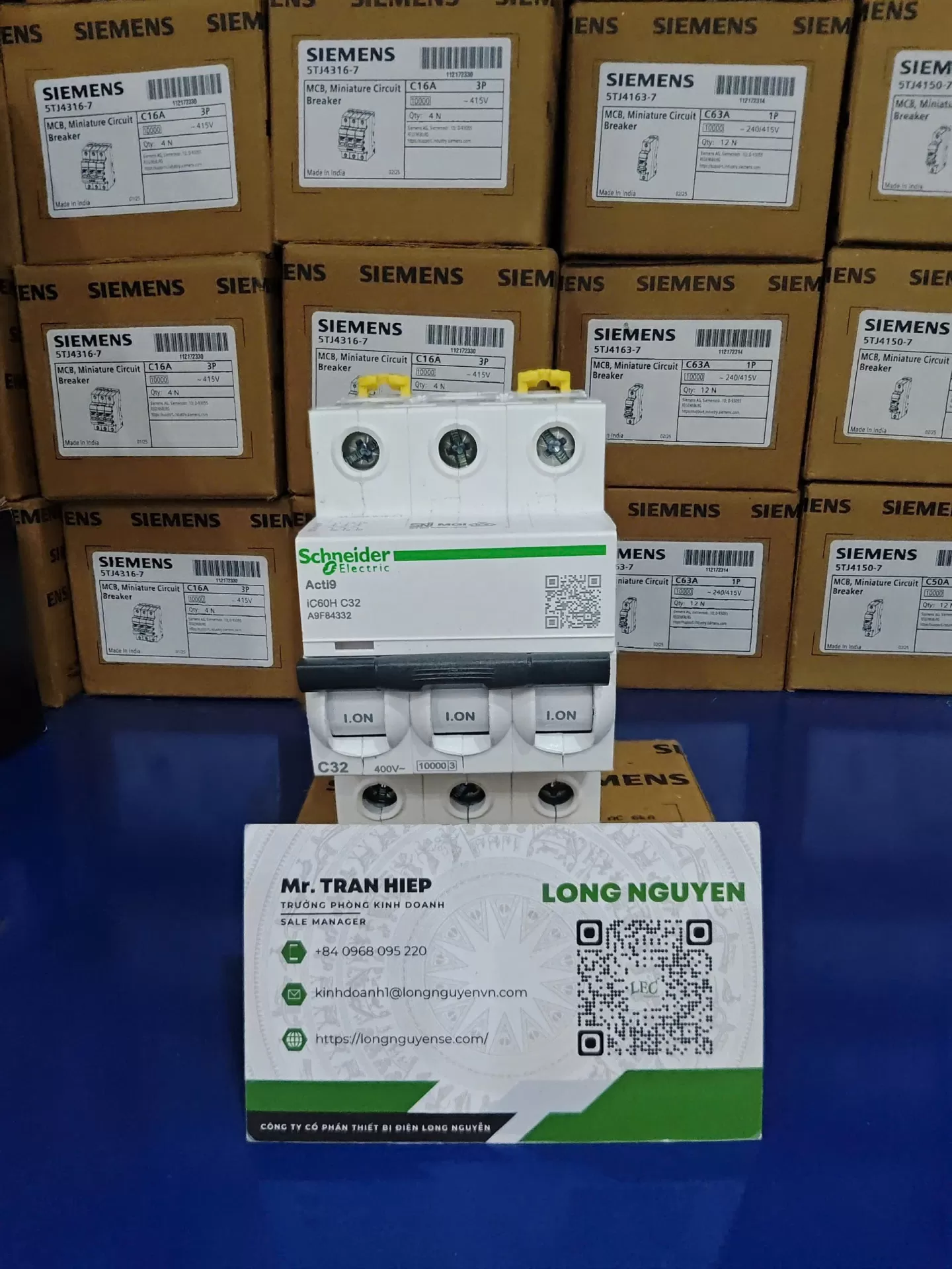 A9F84332 - Cầu dao tự động (MCB) Acti9 iC60H 3P 32A 10kA C