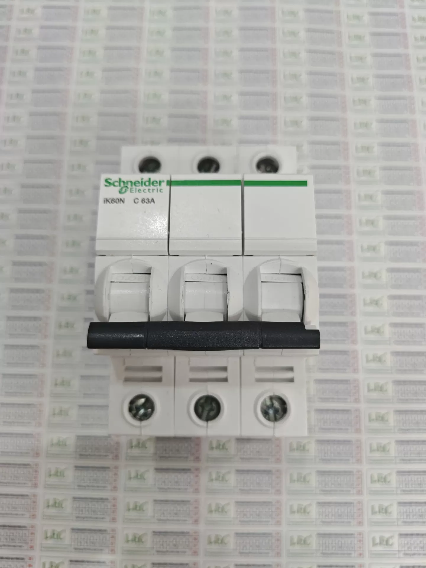 A9K24363 - Cầu dao tự động (MCB) Acti9 iK60N 3P 63A 6kA C