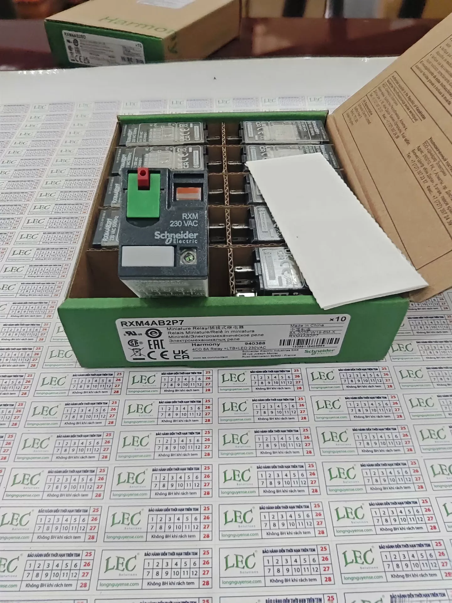 RXM4AB2P7 - Rơ le trung gian RXM 4CO 6A 230VAC Schneider