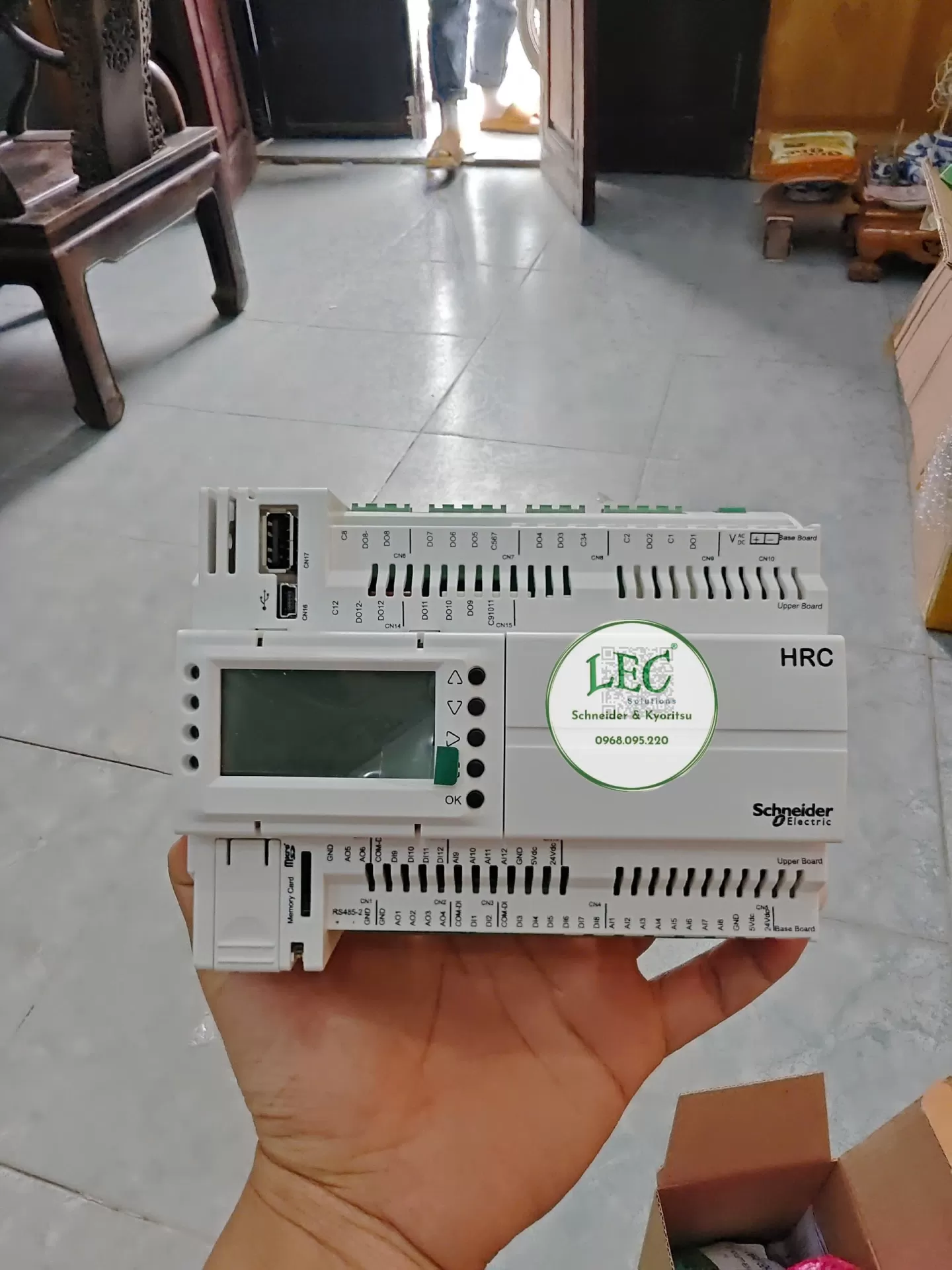 Bộ điều khiển phòng khách sạn có màn hình 42 I/O
