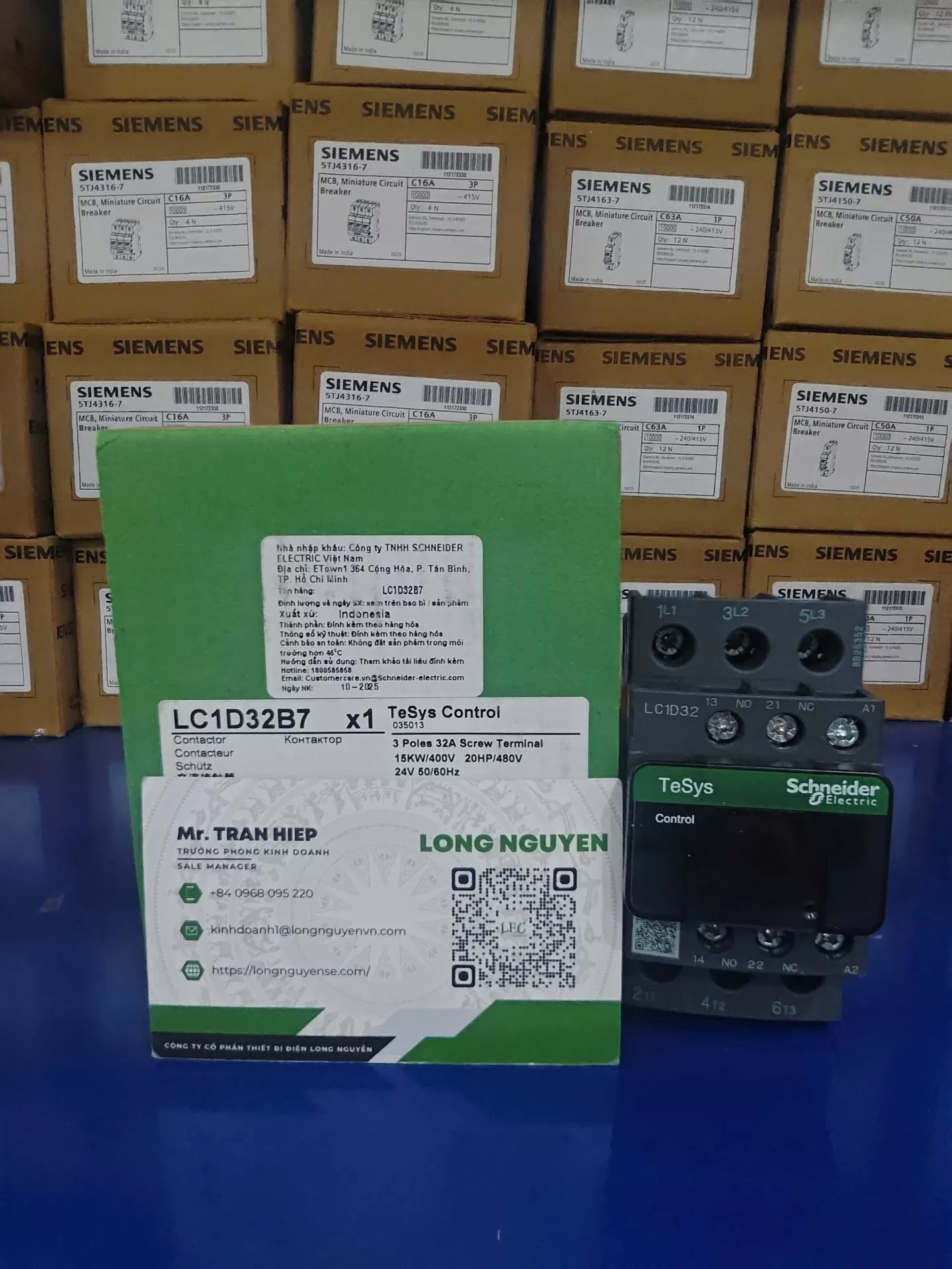 Khởi động từ LC1D32B7 - 3P(3 NO) - AC-3 -  440 V 32 A - 24 V AC coil