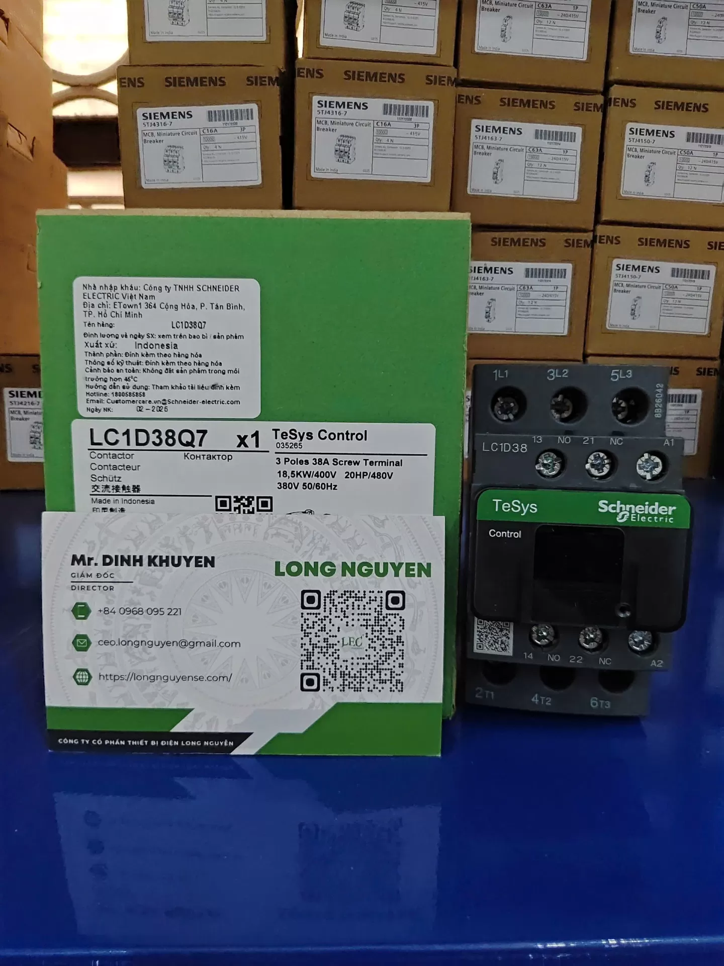 Khởi động từ LC1D38Q7 - 3P(3 NO) - AC-3 -  440 V 38 A - 380 V AC coil
