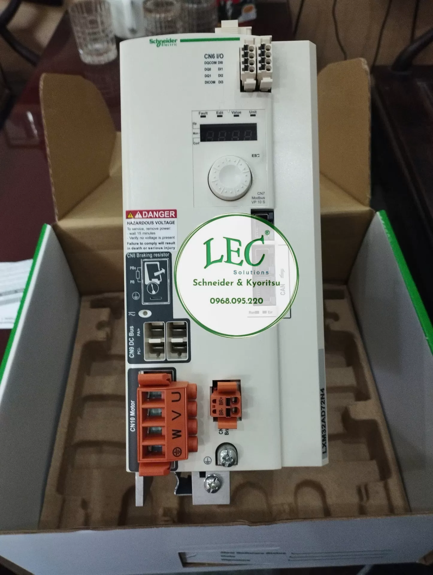 LXM32AD72N4 - Bộ điều khiển chuyển động Lexium 32, điện áp nguồn 3P 208/480 V, 7 kW