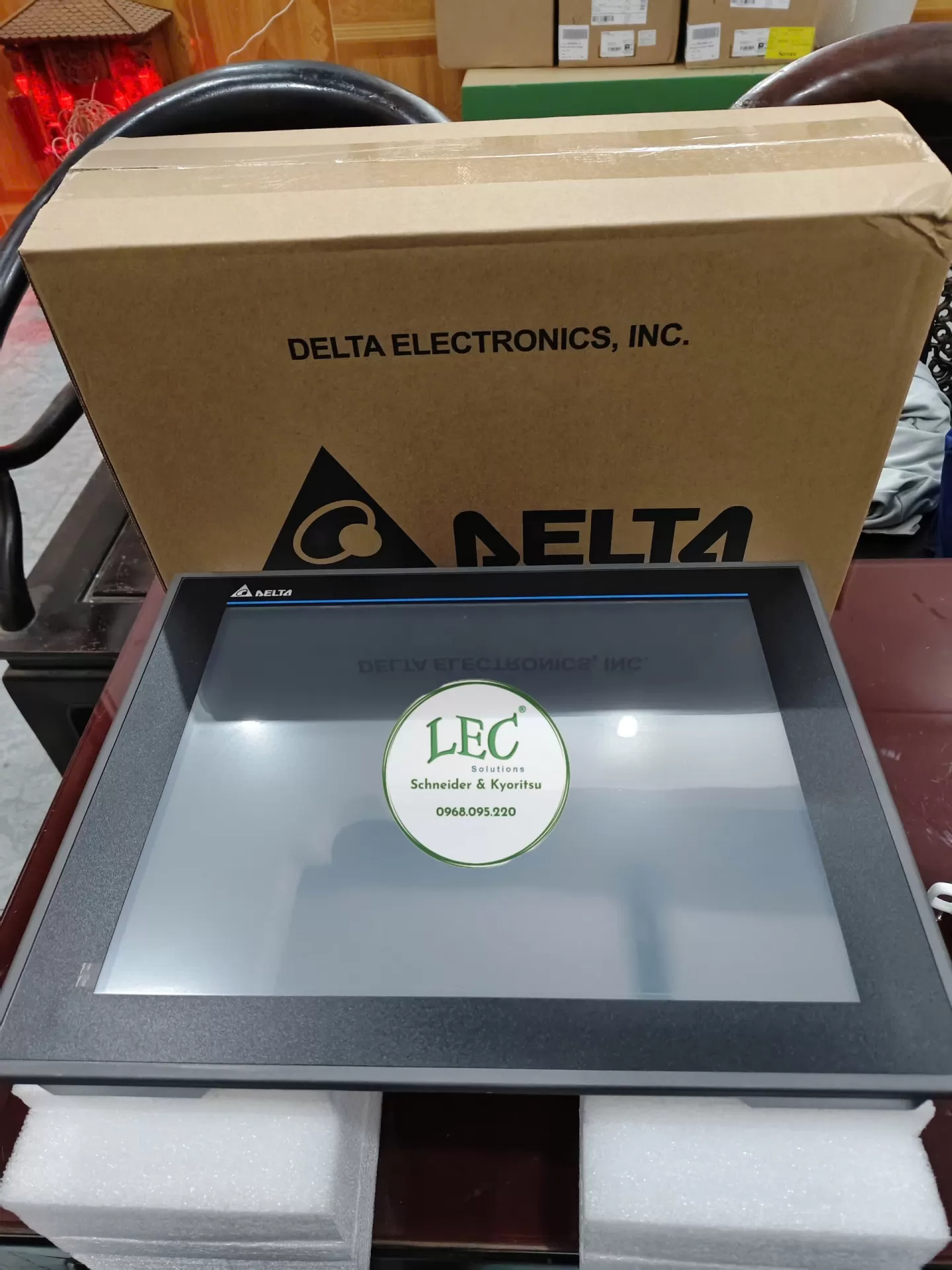 Màn hình điều khiển cảm ứng HMI Delta DOP-115WX