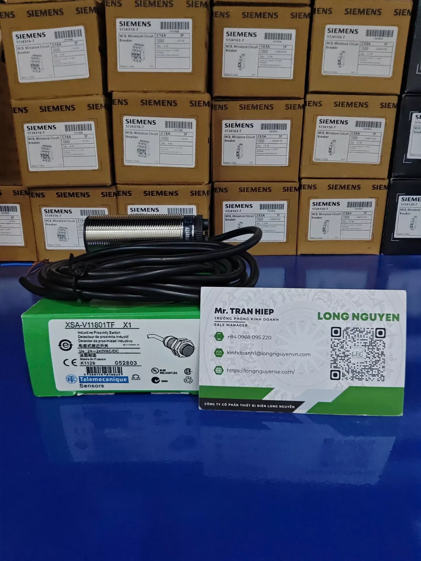 XSAV11801TF Cảm biến tiệm cận cảm ứng giám sát xoay, M30, Sn10mm