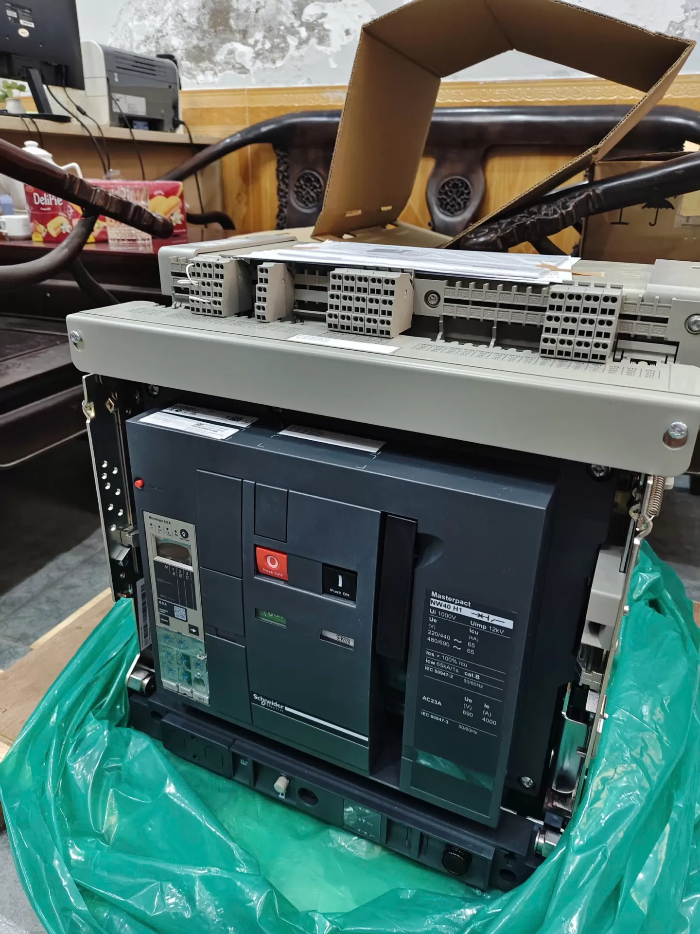 Máy cắt không khí NW40H13F2 - 3P 4000A 65kA FIXED