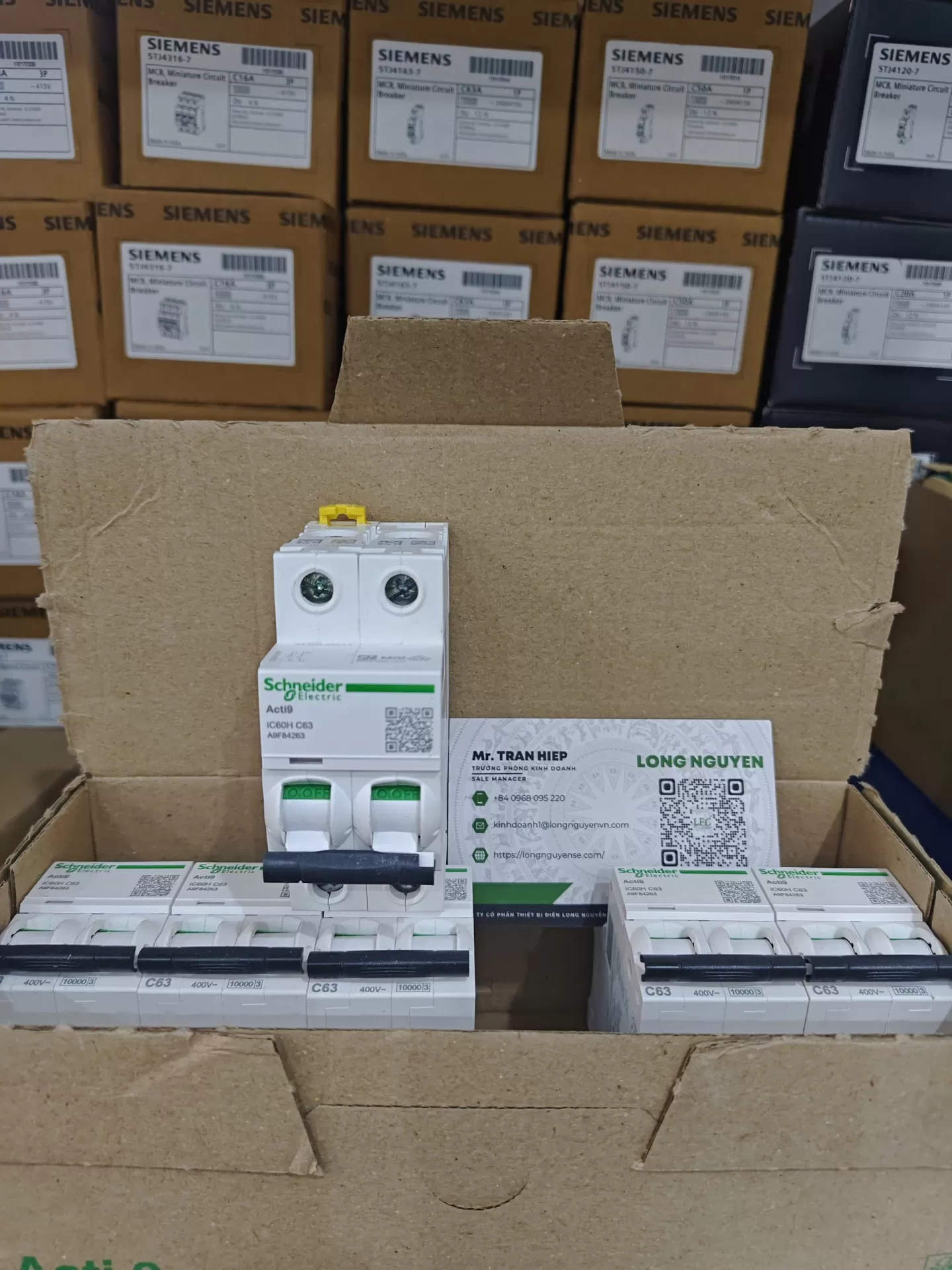 A9F84263 - Cầu dao tự động (MCB) Acti9 iC60H 2P 63A 10kA C