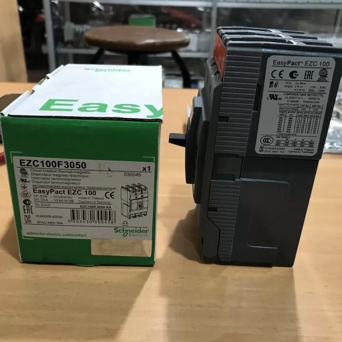 Cầu dao tự động MCCB EZC100F3050 - 3P 50A 10kA