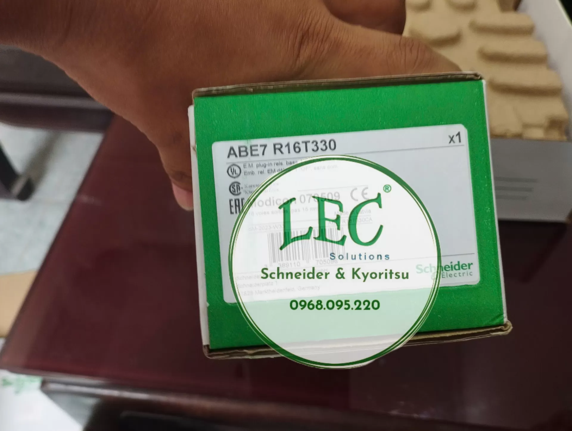 ABE7R16T330 Đế phụ có rơ le cơ điện cắm ABE7 - 16 kênh - rơ le 12,5 mm