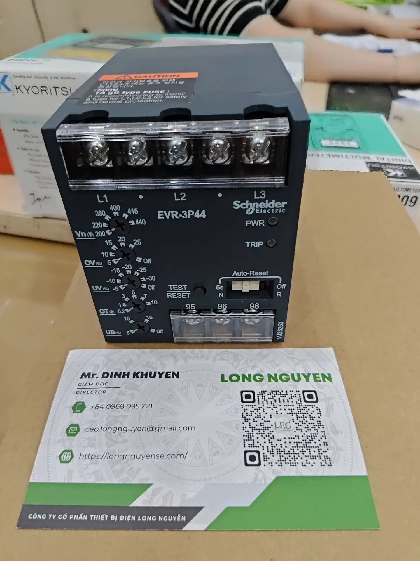 Rơ le bảo vệ điện tử EVR-3P44 Schneider