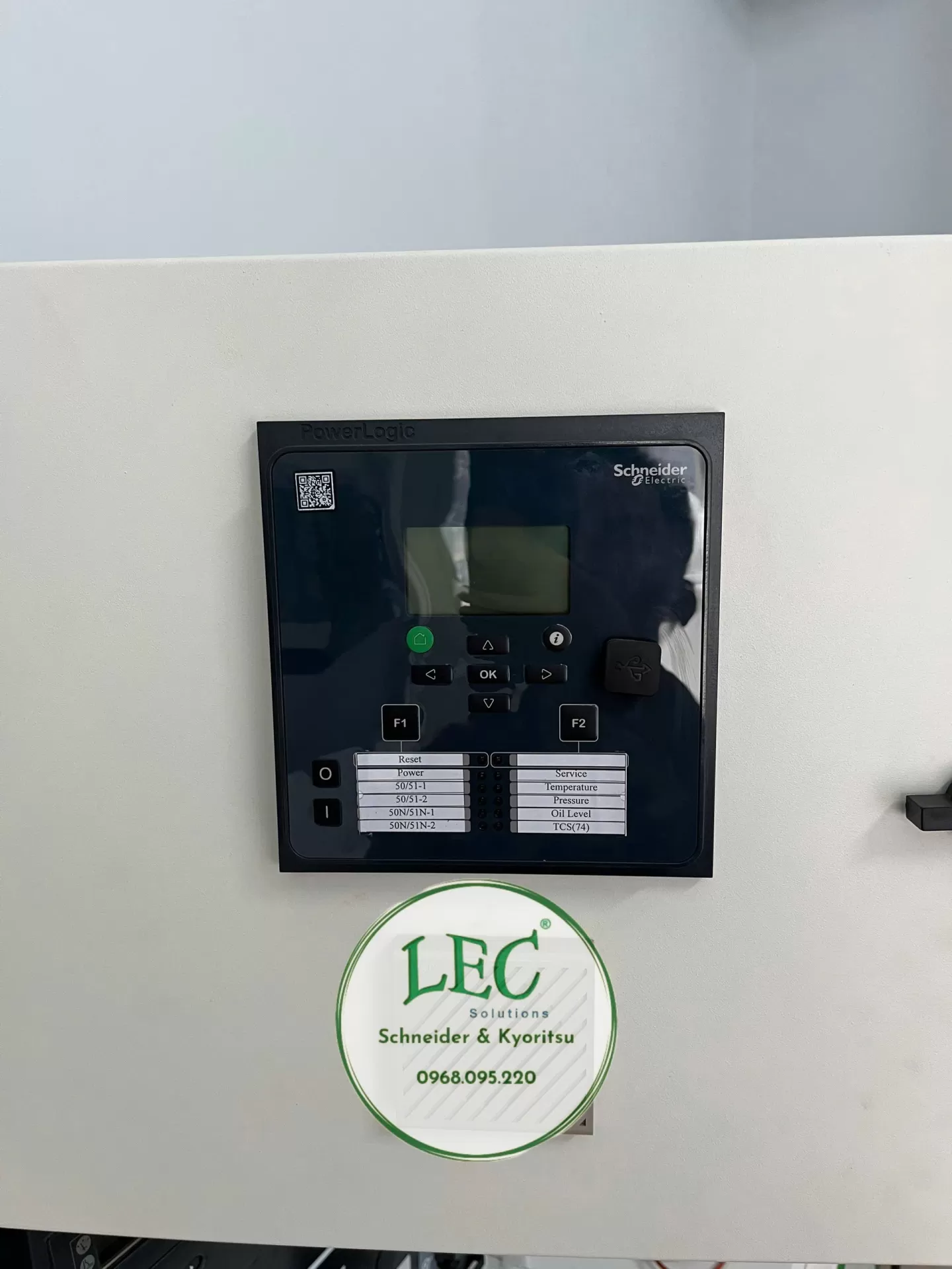 Rơ le bảo vệ cho tủ trung thế RMU P3U30 Schneider